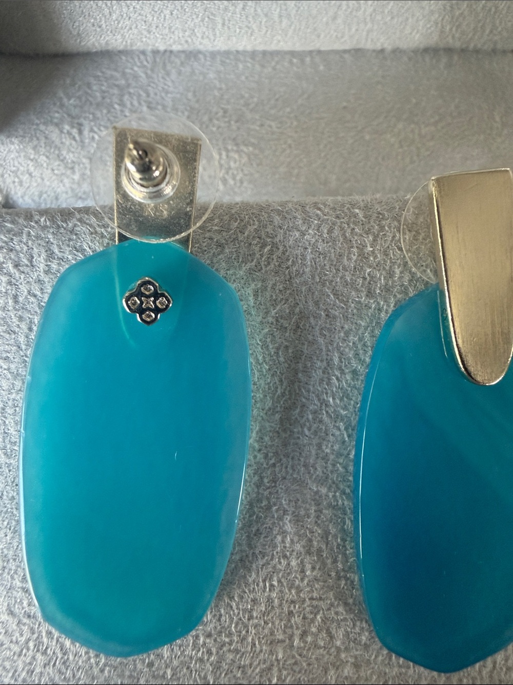 Kendra Scott Teal Blue Drop Resin Earrings with Gold-Tone Accents - Picture 2 of 3